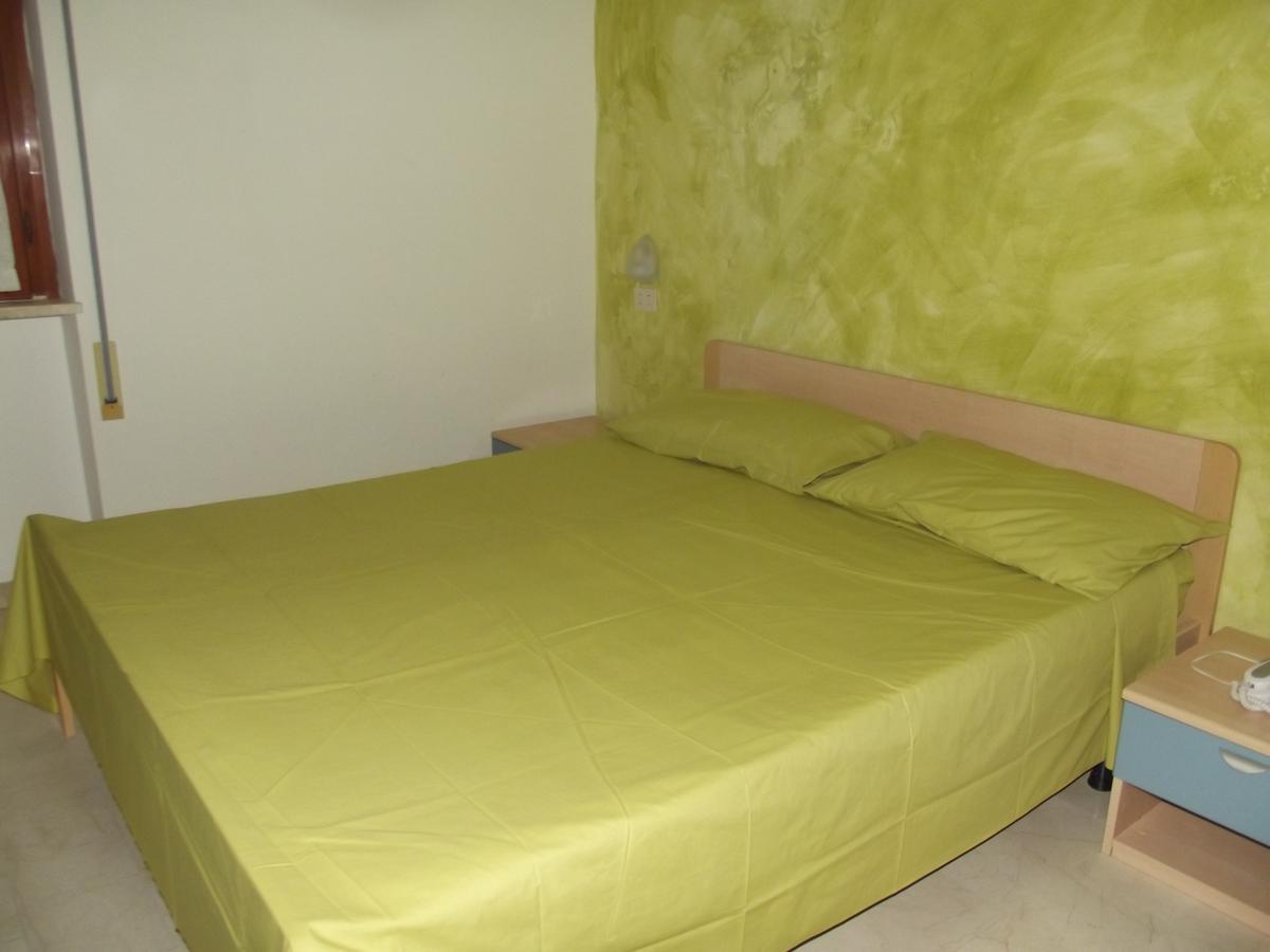 Hotel Sabbia D'Oro Pineto Exteriör bild