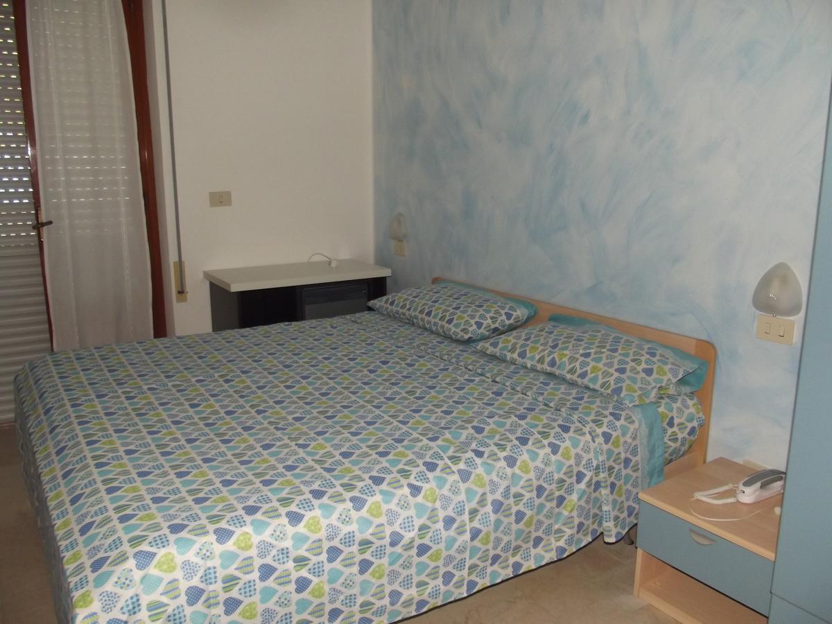 Hotel Sabbia D'Oro Pineto Exteriör bild
